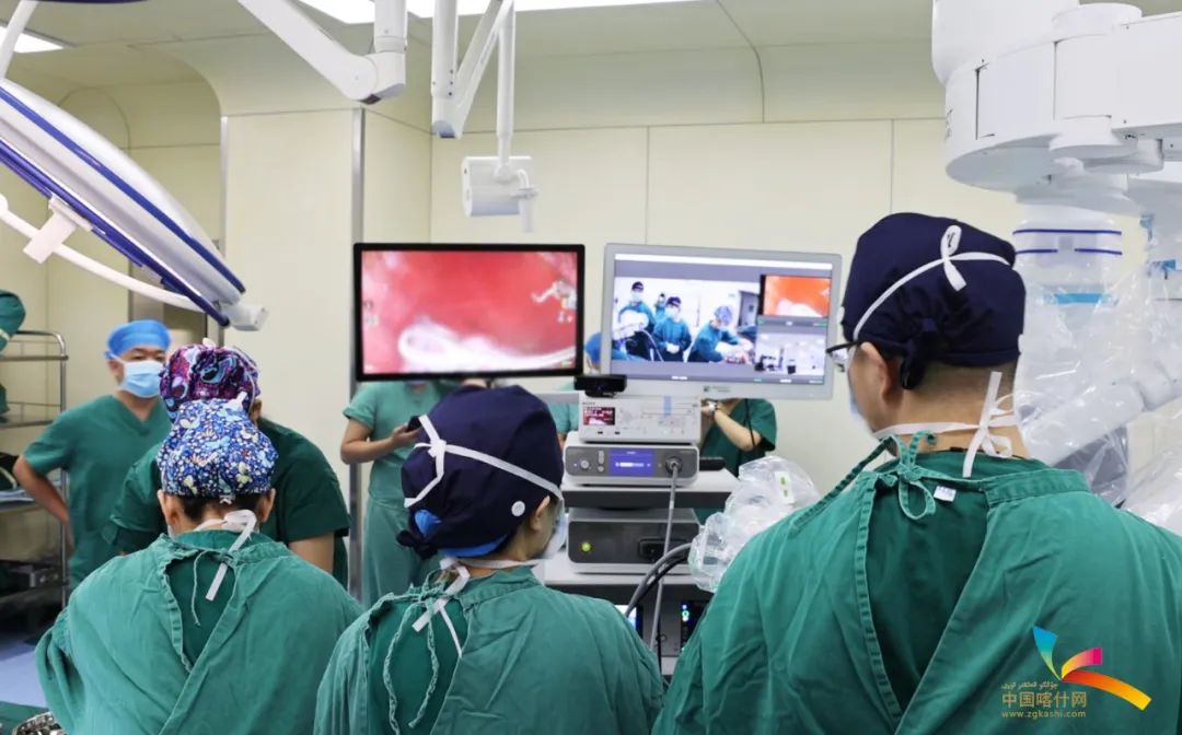 Shanghai Chest Hospital team operates remotely on Xinjiang patient