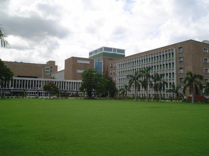 AIIMS central lawn. By By Dr.Saptarshi - Personal collection, Public Domain